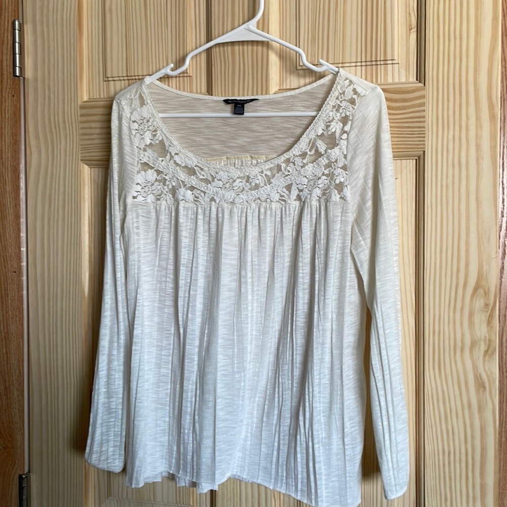 AMERICAN EAGLE cream lace long sleeve top | Size M | In excellent condition